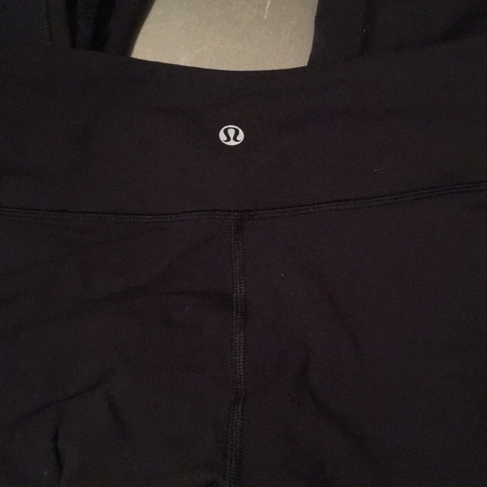 Lululemon mid rise black leggings size 6